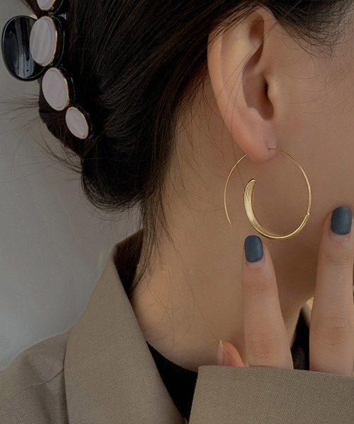 Miniministore(ミニミニストア)の「大ぶり マット フープピアス 韓国風(ピアス(両耳用)・レディース・ゴールド・FREE)」の1枚目の写真