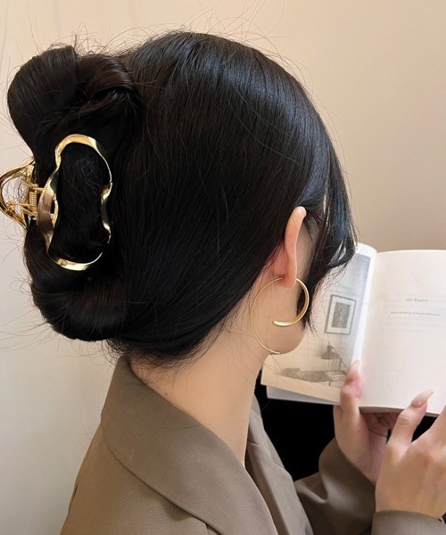 Miniministore(ミニミニストア)の「大ぶり マット フープピアス 韓国風(ピアス(両耳用)・レディース・ゴールド・FREE)」の6枚目の写真