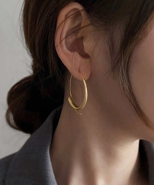 Miniministore(ミニミニストア)の「大ぶり マット フープピアス 韓国風(ピアス(両耳用)・レディース・ゴールド・FREE)」の9枚目の写真