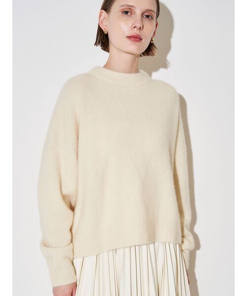 ELENDEEK（エレンディーク）の「フォックスウールアシンメトリーニット（ニット/セーター・レディース・ブラック/パープル/イエロー/アイボリー/モカ・FREE）」の2枚目の写真