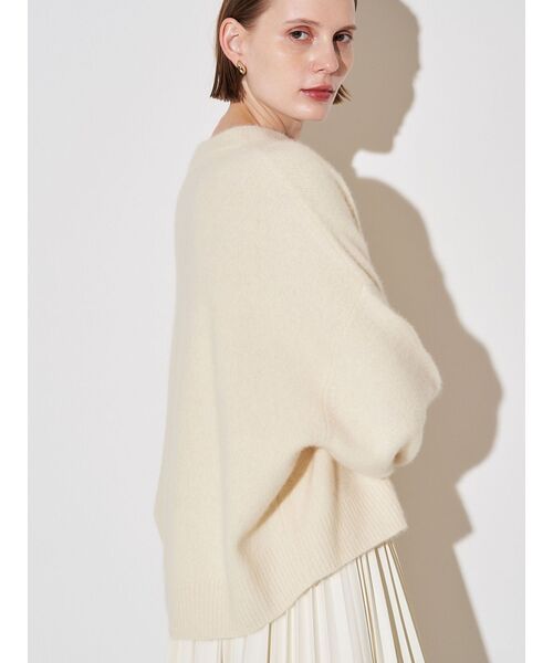 ELENDEEK（エレンディーク）の「フォックスウールアシンメトリーニット（ニット/セーター・レディース・ブラック/パープル/イエロー/アイボリー/モカ・FREE）」の12枚目の写真