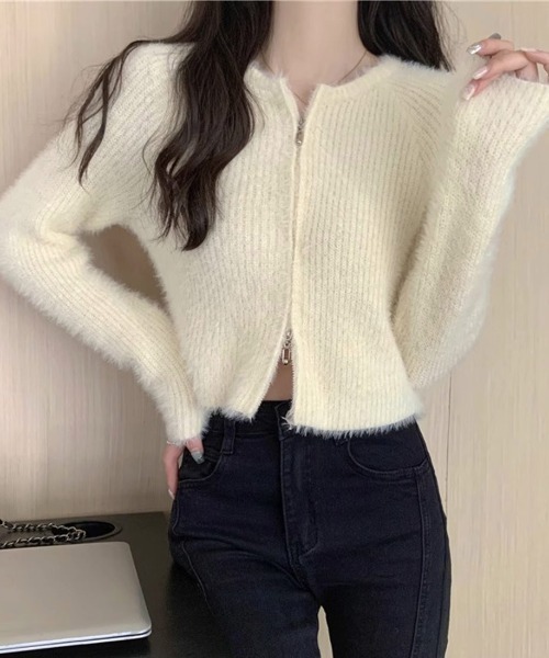 maison de LATIR(メゾンドラティール)の「着るだけで可愛いさUPジップアップシャギーニット(ニット/セーター・レディース・ホワイト/ブラック/カーキ・FREE)」の12枚目の写真