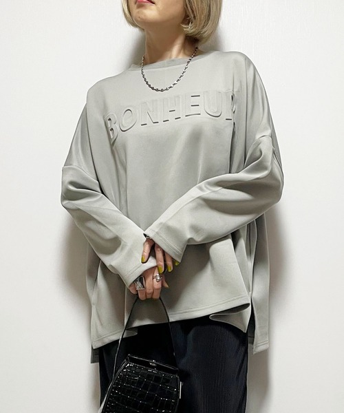 Fizz(フィズ)の「エンボスロゴオーバーサイズプルオーバー(スウェット・レディース・ブラック/モカ/グレー/グレイッシュベージュ・FREE)」の1枚目の写真