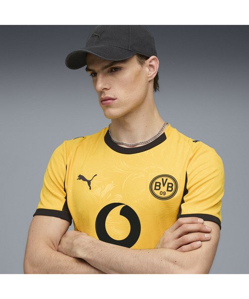PUMA(プーマ)の「PUMA プーマ メンズ 2025-26 ドルトムント カップ レプリカ 半袖 ユニフォーム(Tシャツ/カットソー・メンズ・イエロー・LARGE/X-LARGE/MEDIUM/SMALL/X-SMALL)」の2枚目の写真