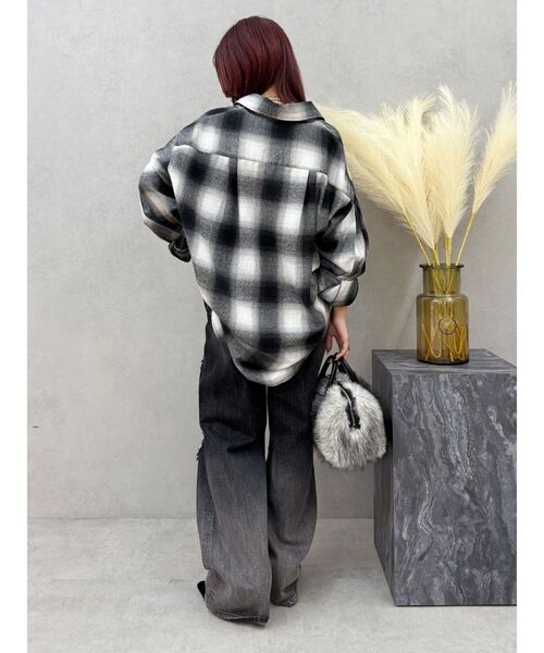 EVRIS（エヴリス）の「オンブレチェックSUNNYオーバーサイズシャツ（シャツ/ブラウス・レディース・ブラック/レッド・FREE）」の10枚目の写真