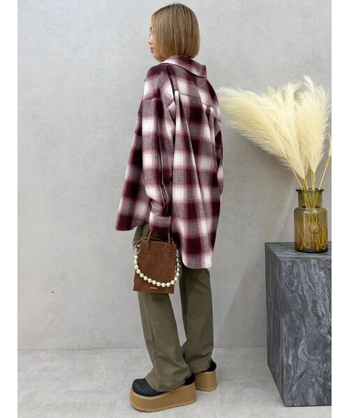 EVRIS（エヴリス）の「オンブレチェックSUNNYオーバーサイズシャツ（シャツ/ブラウス・レディース・ブラック/レッド・FREE）」の18枚目の写真