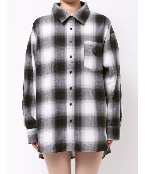 EVRIS（エヴリス）の「オンブレチェックSUNNYオーバーサイズシャツ（シャツ/ブラウス・レディース・ブラック/レッド・FREE）」の19枚目の写真