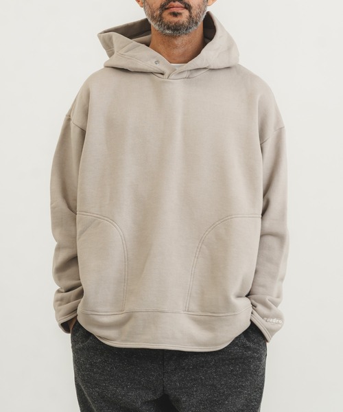 quadro(クオドロ)の「コーデュラヘビー裏毛プルパーカー(Tシャツ/カットソー・メンズ・ライトカーキ/チャコール/ベージュ/オートミール・MEDIUM/LARGE)」の1枚目の写真