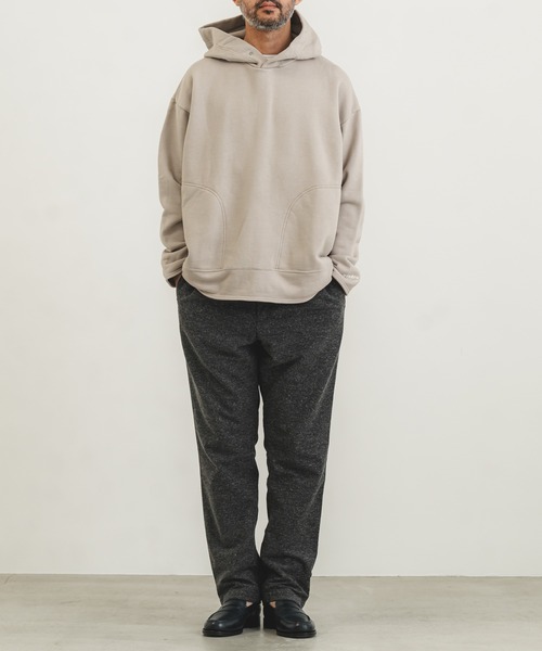 quadro(クオドロ)の「コーデュラヘビー裏毛プルパーカー(Tシャツ/カットソー・メンズ・ライトカーキ/チャコール/ベージュ/オートミール・MEDIUM/LARGE)」の17枚目の写真
