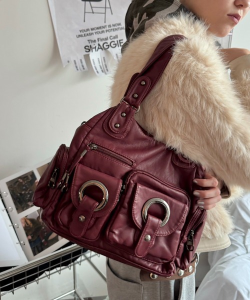 SHAGGIE（シャギー）の「アイレットショルダーバッグ（ショルダーバッグ・レディース・ブラック/ブラウン/レッド・FREE）」の3枚目の写真