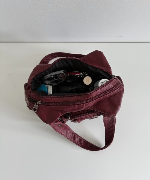 SHAGGIE（シャギー）の「アイレットショルダーバッグ（ショルダーバッグ・レディース・ブラック/ブラウン/レッド・FREE）」の12枚目の写真