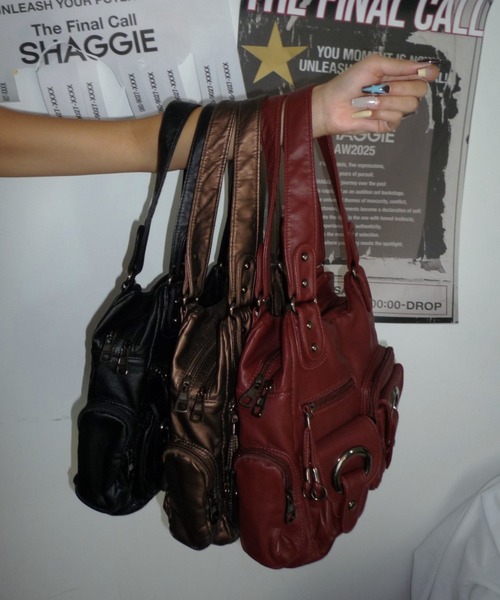 SHAGGIE（シャギー）の「アイレットショルダーバッグ（ショルダーバッグ・レディース・ブラック/ブラウン/レッド・FREE）」の5枚目の写真