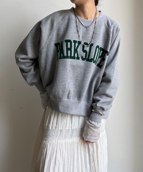 DouDou（ドゥドゥ）の「【WEB限定】ロゴプリントラグランワイドプルオーバー（Tシャツ/カットソー・レディース・グレー/アイボリー/ブラウン/ネイビー・FREE）」の2枚目の写真