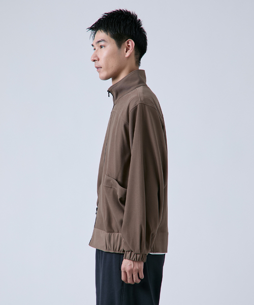 OSKR(オーエスケーアール)の「OSKR別注 T/PU ジップブルゾン(ブルゾン・メンズ・ブラック/ベージュ・MEDIUM/LARGE)」の16枚目の写真