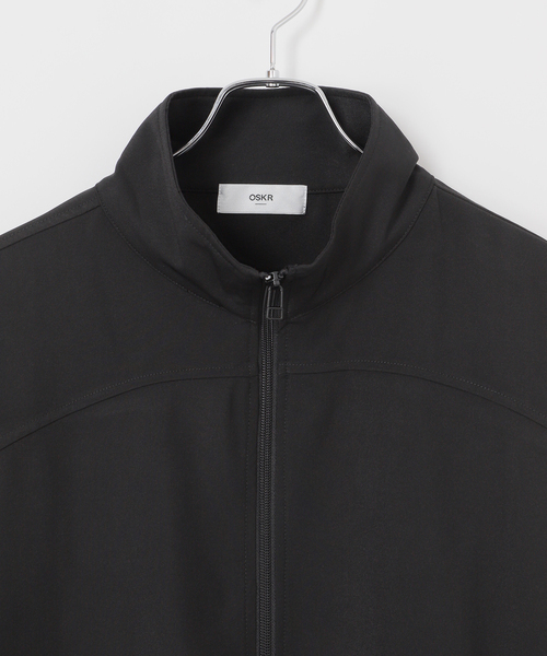 OSKR(オーエスケーアール)の「OSKR別注 T/PU ジップブルゾン(ブルゾン・メンズ・ブラック/ベージュ・MEDIUM/LARGE)」の13枚目の写真