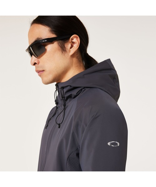 OAKLEY（オークリー）の「オークリー ENHANCE FUSION FLEX JACKET 2.0/ジャケット/アウター/吸汗速乾/接触冷感/MENS/メンズ/スポーツ・トレーニング/OAKLEY（その他アウター・メンズ・ライトグレー系/ブラック・L/S/XL/M/XS）」の7枚目の写真