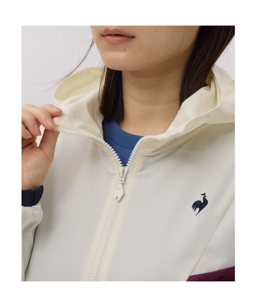 le coq sportif（ルコックスポルティフ）の「ルコックスポルティフ  ヒートナビクロスジャケット（ナイロンジャケット・レディース・ワイン/オフホワイト・M/L）」の11枚目の写真