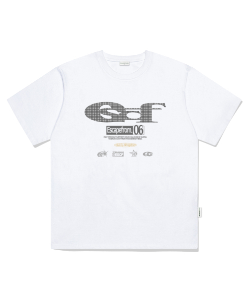 ESCAPEFROM(エスケープフロム)の「グレー チェック ESCF ロゴ コラージュ プリント オーバーサイズ 半袖Tシャツ ホワイト(Tシャツ/カットソー・レディース・その他・SMALL/MEDIUM/LARGE)」の1枚目の写真