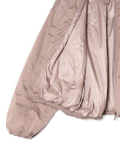 Guess(ゲス)の「LORRAINE Bomber ジャケット MA-1(MA-1・レディース・ブラウン・X-SMALL/SMALL/MEDIUM)」の5枚目の写真