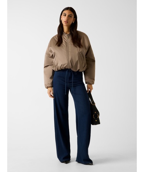 Guess(ゲス)の「LORRAINE Bomber ジャケット MA-1(MA-1・レディース・ブラウン・X-SMALL/SMALL/MEDIUM)」の7枚目の写真