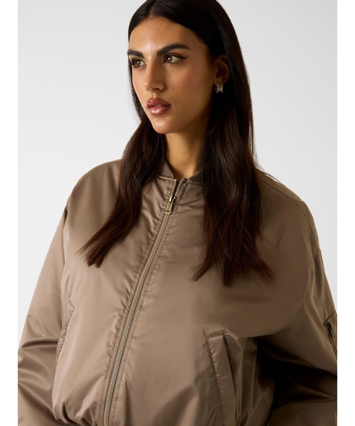 Guess(ゲス)の「LORRAINE Bomber ジャケット MA-1(MA-1・レディース・ブラウン・X-SMALL/SMALL/MEDIUM)」の8枚目の写真