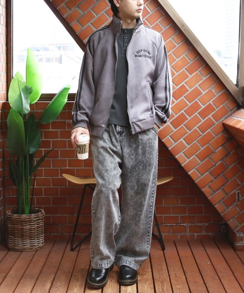 ８(eight)（エイト）の「裏ボア刺繍入りトラックジャケット（ブルゾン・メンズ・チャコール/アイボリー/サックスブルー・MEDIUM/LARGE）」の18枚目の写真