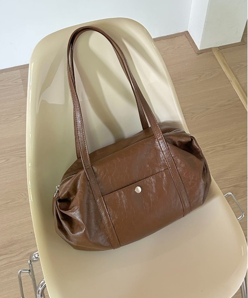 FINEnough（ファインナフ）の「合皮カレッジショルダーバッグ アウトポケット付き（ショルダーバッグ・レディース・ブラウン/キャメル/ブラック/アイボリー・FREE）」の12枚目の写真