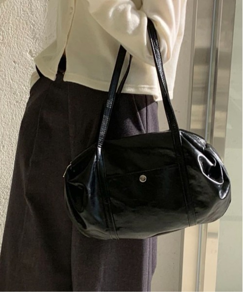 FINEnough（ファインナフ）の「合皮カレッジショルダーバッグ アウトポケット付き（ショルダーバッグ・レディース・ブラウン/キャメル/ブラック/アイボリー・FREE）」の14枚目の写真