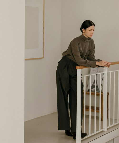 MAYVERU（メイバーユー）の「Flat Pintuck Slacks _ Gray（スラックス・レディース・グレー・SMALL/MEDIUM）」の4枚目の写真