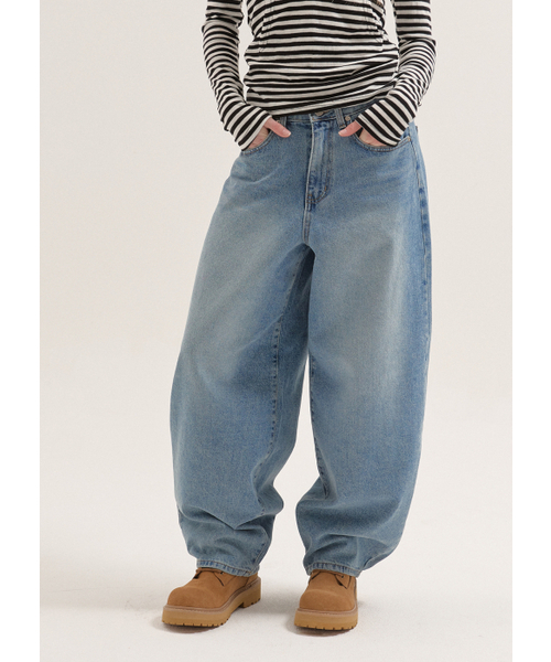 BUTTON UP(ボタンアップ)の「バルーンウォッシュドワイドデニム(ブルー)(デニムパンツ・レディース・その他・SMALL/MEDIUM/LARGE)」の1枚目の写真