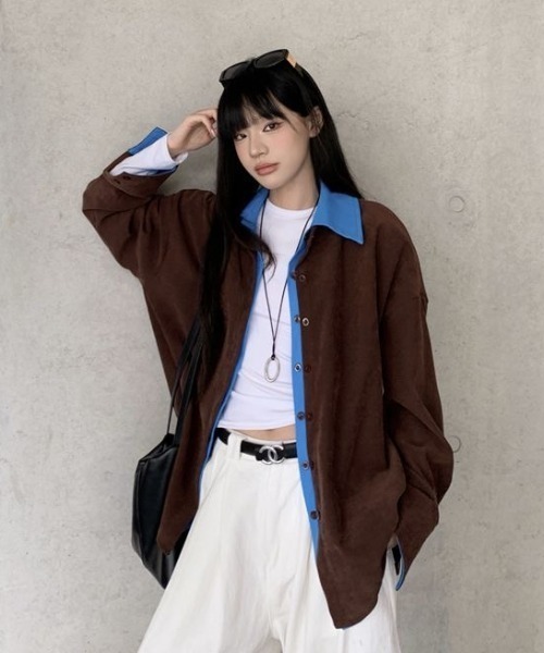 MONO8(モノハチ)の「バイカラー配色シャツ / レイヤード風デザイン(シャツ/ブラウス・レディース・モカ・M)」の1枚目の写真
