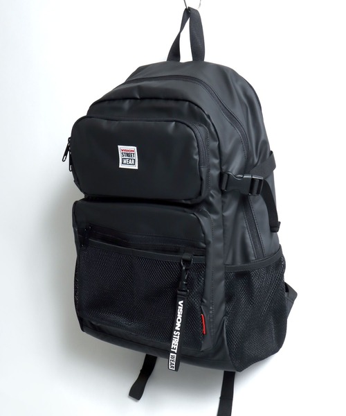 VISION STREET WEAR（ヴィジョンストリートウェア）の「VISION STREET WEAR（ヴィジョンストリートウェア）CONVEIENT  BACKPACK/ワンポイントロゴ バックパック/リュックサック（バックパック/リュック・メンズ・ブラック系1/ブラック系3/ブラック系2・FREE）」の2枚目の写真