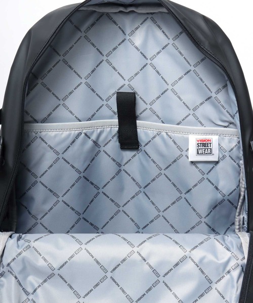 VISION STREET WEAR（ヴィジョンストリートウェア）の「VISION STREET WEAR（ヴィジョンストリートウェア）CONVEIENT  BACKPACK/ワンポイントロゴ バックパック/リュックサック（バックパック/リュック・メンズ・ブラック系1/ブラック系3/ブラック系2・FREE）」の16枚目の写真