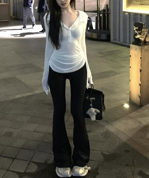 NANEA(ナネア)の「フード付きサイドシャーリングロンT(Tシャツ/カットソー・レディース・ブルー/ホワイト・MEDIUM/SMALL/LARGE)」の5枚目の写真
