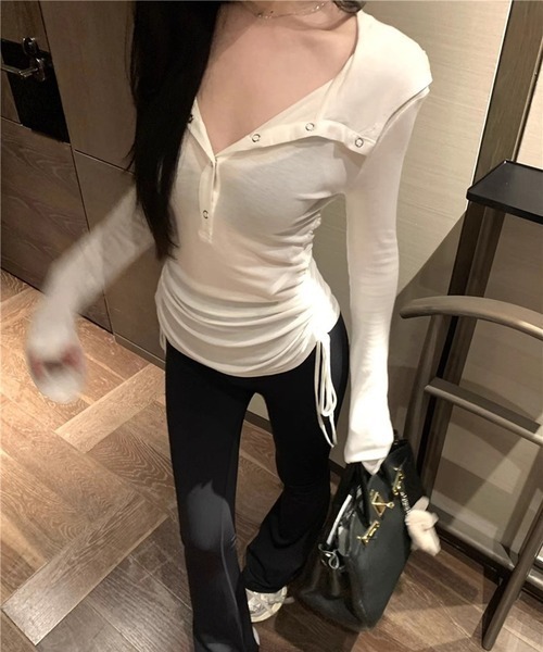 NANEA(ナネア)の「フード付きサイドシャーリングロンT(Tシャツ/カットソー・レディース・ブルー/ホワイト・MEDIUM/SMALL/LARGE)」の6枚目の写真