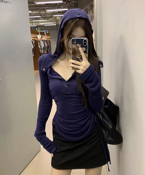 NANEA(ナネア)の「フード付きサイドシャーリングロンT(Tシャツ/カットソー・レディース・ブルー/ホワイト・MEDIUM/SMALL/LARGE)」の11枚目の写真