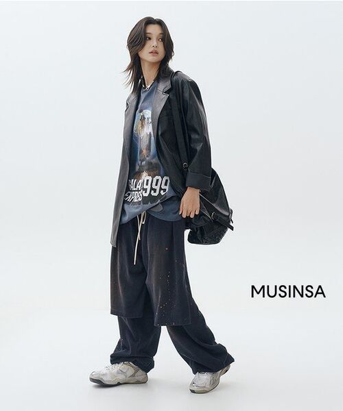 MUSINSA STANDARD WOMAN（ムシンサスタンダードウーマン）の「ウィメンズ シンセティックレザー オーバーショルダー オーバーサイズ ブレザー [ブラック]（ライダースジャケット・レディース・その他・LARGE/X-SMALL/SMALL/MEDIUM）」の8枚目の写真