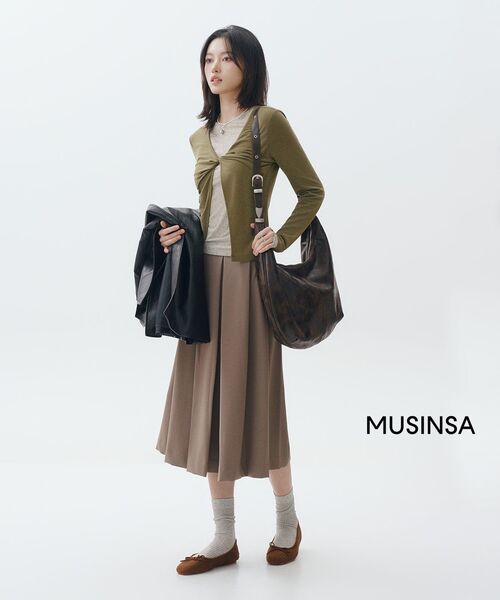 MUSINSA STANDARD WOMAN（ムシンサスタンダードウーマン）の「ウィメンズ シンセティックレザー オーバーショルダー オーバーサイズ ブレザー [ブラック]（ライダースジャケット・レディース・その他・LARGE/X-SMALL/SMALL/MEDIUM）」の18枚目の写真