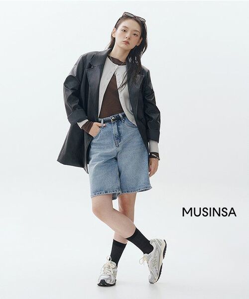 MUSINSA STANDARD WOMAN（ムシンサスタンダードウーマン）の「ウィメンズ シンセティックレザー オーバーショルダー オーバーサイズ ブレザー [ブラック]（ライダースジャケット・レディース・その他・LARGE/X-SMALL/SMALL/MEDIUM）」の15枚目の写真