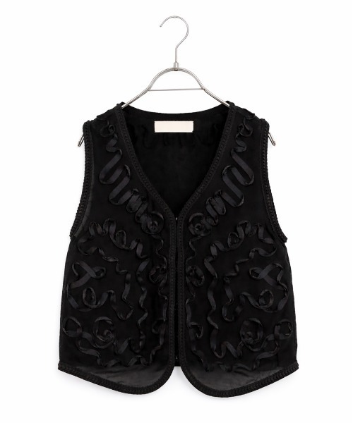 Marilyn Moon(マリリンムーン)の「code embroidery diamond tuck vest(ベスト・レディース・ネイビー/オフホワイト/ブラック系その他/ブラック・FREE)」の3枚目の写真