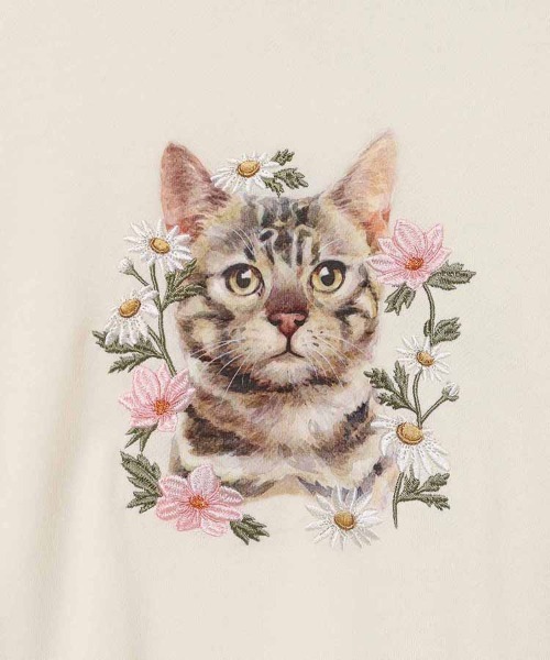 Bleu Bleuet(ブルーブルーエ)の「le petaleトラネコフラワー刺繍スウェット(スウェット・レディース・オフホワイト/グレー・FREE)」の5枚目の写真