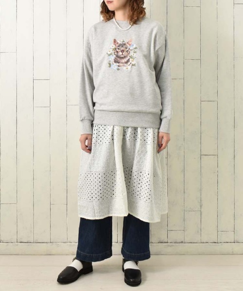 Bleu Bleuet（ブルーブルーエ）の「le petaleトラネコフラワー刺繍スウェット（スウェット・レディース・オフホワイト/グレー・FREE）」の15枚目の写真