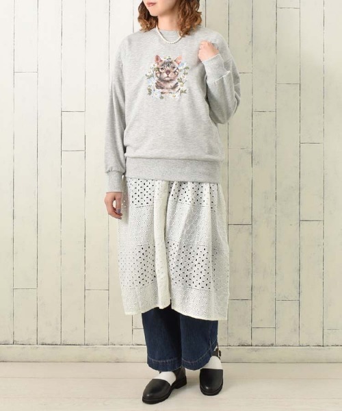 Bleu Bleuet（ブルーブルーエ）の「le petaleトラネコフラワー刺繍スウェット（スウェット・レディース・オフホワイト/グレー・FREE）」の16枚目の写真