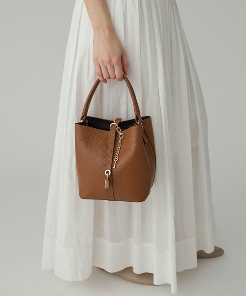 AULENTTI（オウレンティ）の「【AULENTTI】チャームショルダーBAG（ショルダーバッグ・レディース・ブラック/ブラウン・フリー）」の4枚目の写真