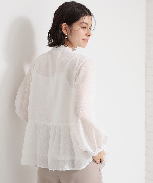 THE SHOP TK (ザ ショップ ティーケー )の「【通勤にもカジュアルにも】シフォンジャカードブラウス(シャツ/ブラウス・レディース・オフホワイト・12/13)」の3枚目の写真