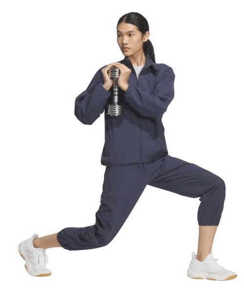 adidas(アディダス)の「アディダス adidas トレーニング エッセンシャルズ プラス ルーズフィット ストレッチ ウーブン ジャケット(ジャージ・レディース・ライトベージュ/ブラック/ネイビー・M/L)」の12枚目の写真