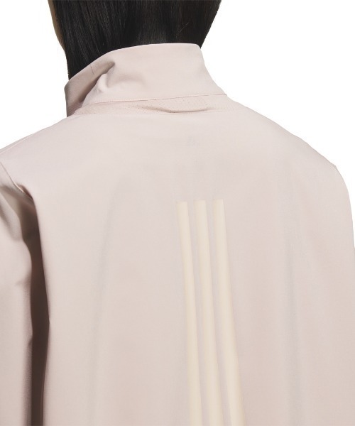 adidas(アディダス)の「アディダス adidas トレーニング エッセンシャルズ プラス ルーズフィット ストレッチ ウーブン ジャケット(ジャージ・レディース・ライトベージュ/ブラック/ネイビー・M/L)」の7枚目の写真