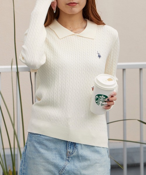 U.S. POLO ASSN.(ユーエスポロアッスン)の「U.S. POLO ASSN./ユーエスポロアッスン ロゴ刺繍 ドロップショルダー ステンカラーケーブルニット 秋 秋服 2026年秋冬 冬服(ニット/セーター・レディース・サックスブルー/イエロー/アイボリー/ブラック・M/L)」の2枚目の写真
