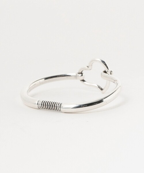 Ray BEAMS（レイビームス）の「Otro Accesorio / ハート バングル（バングル/リストバンド・レディース・シルバー・ONE SIZE）」の4枚目の写真