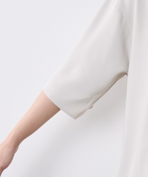 CHIC STYLE(シックスタイル)の「Tブラウスチュニック<大きいサイズ有>シックスタイル(その他トップス・レディース・ライトベージュ/ブラック・LL/3L/4L/5L/M/L)」の18枚目の写真